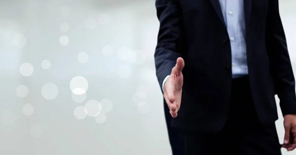 Hombre dando la mano contra fondo blanco — Foto de Stock