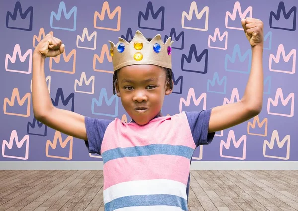 Boy in crown showing muscles — Stock Photo, Image