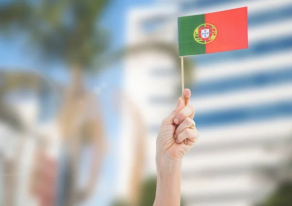 ポルトガルの国旗を持っている手 — ストック写真