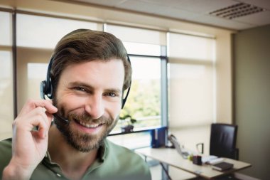 Müşteri bakım temsilcisi adam 