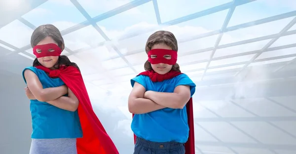 Дети в костюмах супергероев и масках — стоковое фото