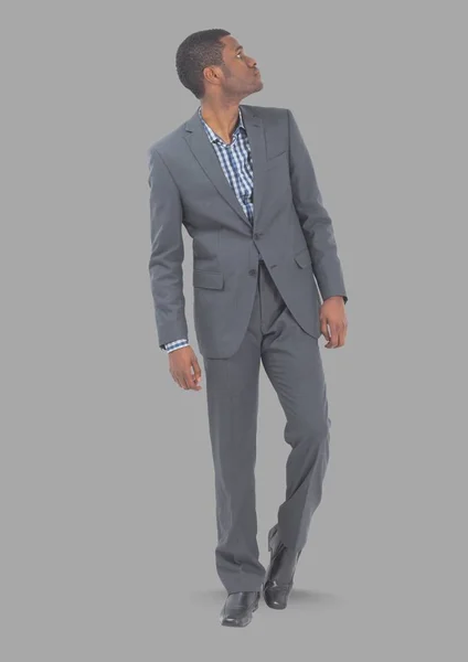Mann mit grauem Hintergrund — Stockfoto