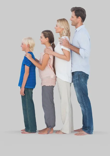 Family members standing with hands on shoulders — Stock Photo, Image