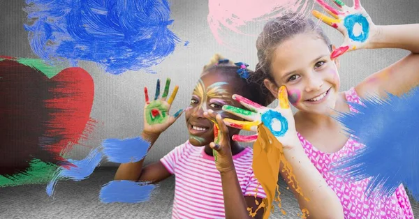 Niños con manos y rostros pintados — Foto de Stock