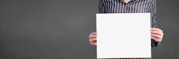 Woman holding blank white card — Stock Photo, Image