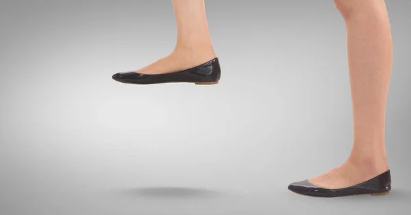 Pies y zapatos femeninos — Foto de Stock