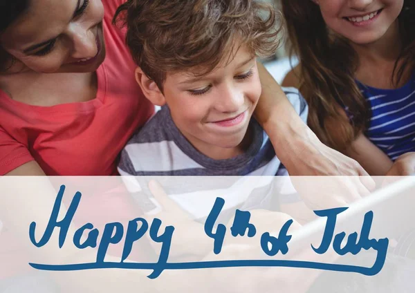 Gelukkige familie vieren van de 4th of July — Stockfoto