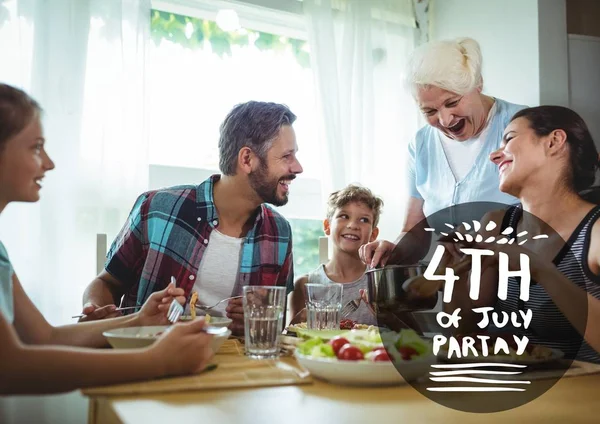 Vierde van juli partij afbeelding tegen familie — Stockfoto