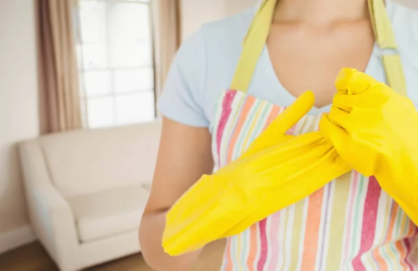 Sprzątaczka w domu — Zdjęcie stockowe