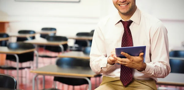 Profesor con la PC tableta —  Fotos de Stock