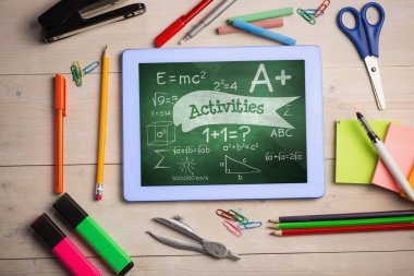 Bir okul masaya tablet 