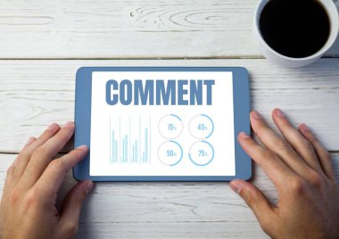 tablet ekranıyla eller