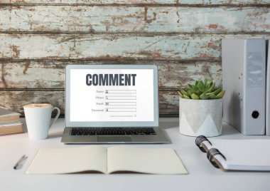 Açıklama metni ve grafiği dizüstü bilgisayar ekranında