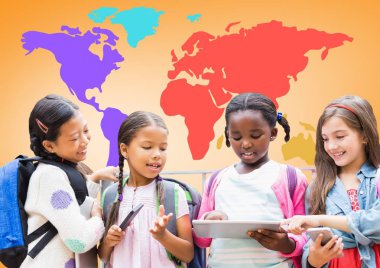 Çocuklar Dünya Haritası önünde cihazlarda