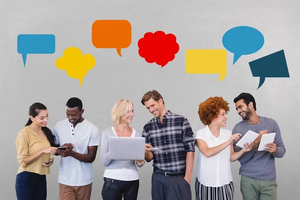 Business people with speech bubble talking — Stock Photo, Image