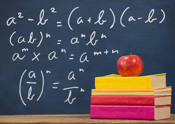 Книги на столе против голубой доски
 