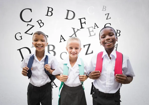 Muchas cartas alrededor de los niños de escuela — Foto de Stock