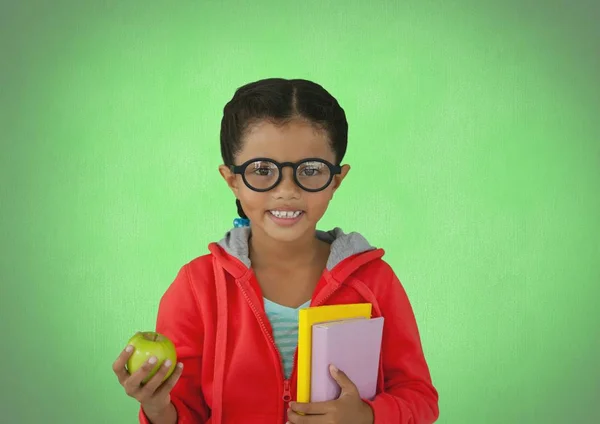 Κορίτσι με μήλο και βιβλία — Φωτογραφία Αρχείου