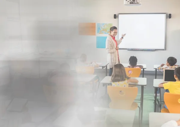 Insegnante di scuola con classe — Foto Stock