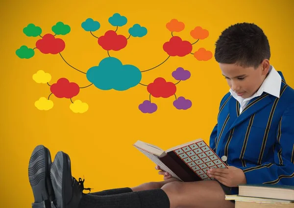 Niño leyendo delante de nubes de colores —  Fotos de Stock