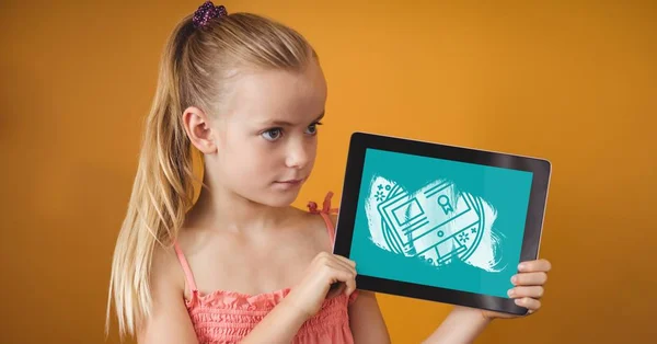 Κρατώντας ένα tablet με εικονίδια σχολείο κορίτσι — Φωτογραφία Αρχείου