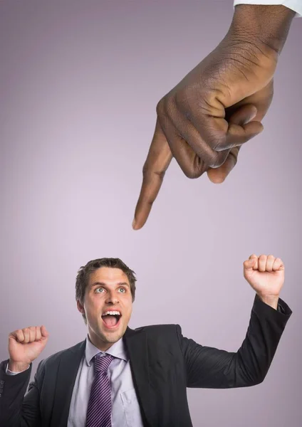 Mano señalando al hombre de negocios emocionado — Foto de Stock