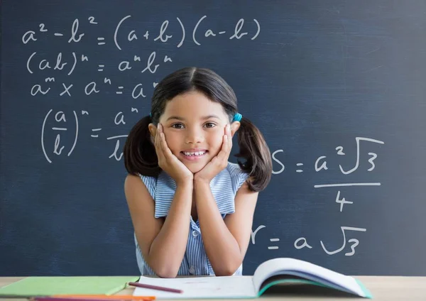 Student meisje aan tafel — Stockfoto