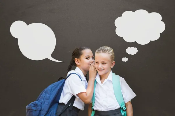 Studentinnen mit Sprechblasen — Stockfoto