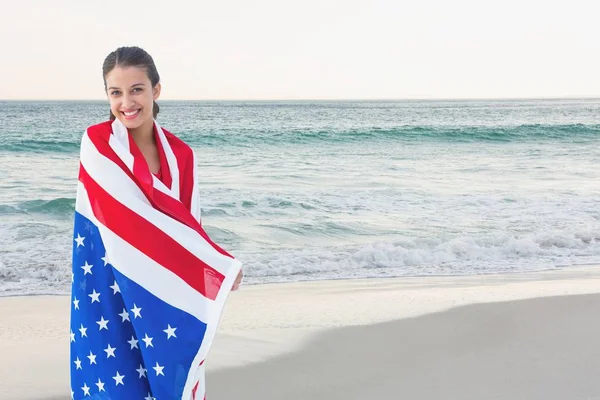 Gelukkige vrouw met een Usa vlag — Stockfoto