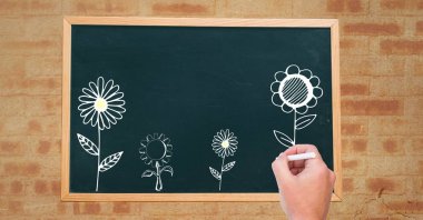 Yazı tahtası üzerinde el çizim çiçek