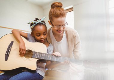 Öğrenci ile müzik öğretmeni