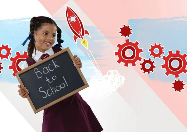 Meisje bedrijf schoolbord — Stockfoto