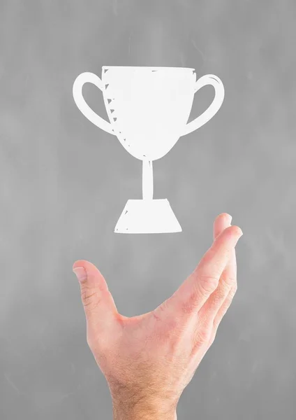 Pessoa segurando um ícone de troféu — Fotografia de Stock