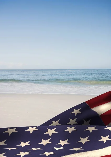 Bendera USA di pantai — Stok Foto