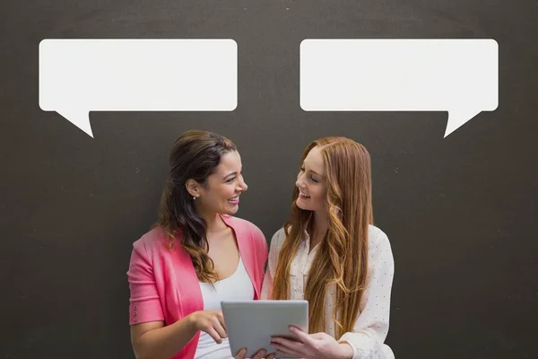 Business women with speech bubbles — Stock Photo, Image