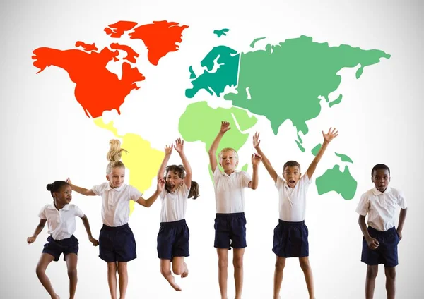 Πολυπολιτισμική παιδιά άλματα μπροστά από πολύχρωμο παγκόσμιο χάρτη — Φωτογραφία Αρχείου