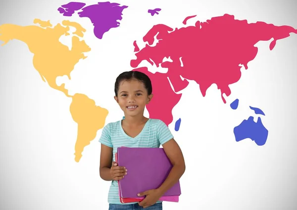 Школярка перед барвистою карти світу — стокове фото