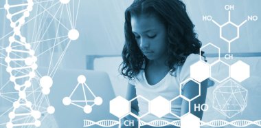 Üçgen oluşturan mavi molekülleri 