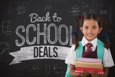 kitap taşıyan kız öğrenci