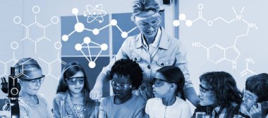 Öğretmen yardımcı çocuklar laboratuvar