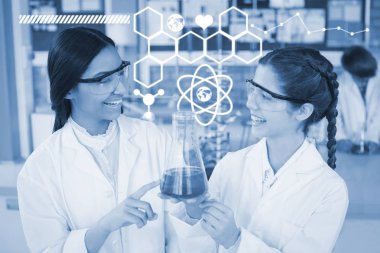 kız öğrenciler karşı kimyasal formüller