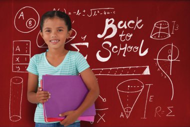 Kız holding dosyalara karşı yazı tahtası 