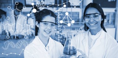 kız öğrenciler karşı kimyasal formüller