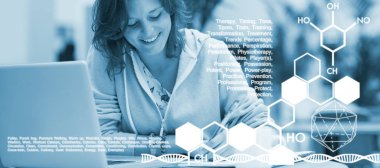 laptop yanında ödev öğrenci 