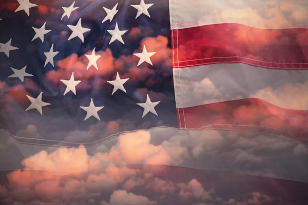 Морщинистый американский флаг — стоковое фото