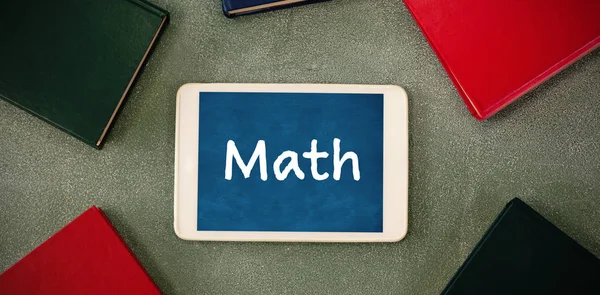 Teks matematika pada layar tablet digital — Stok Foto