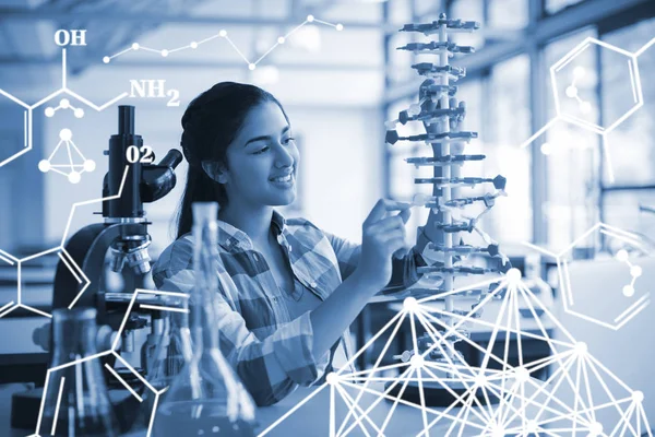 molekül modeli ile deneme kız öğrenci