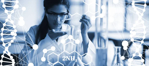 Laboratuvarda deneme özenli kız öğrenci 