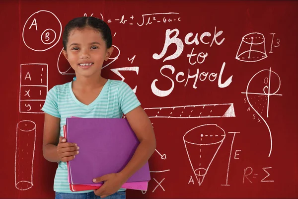 Kız holding dosyalara karşı yazı tahtası 