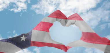 Çift elle kalp şekil verme